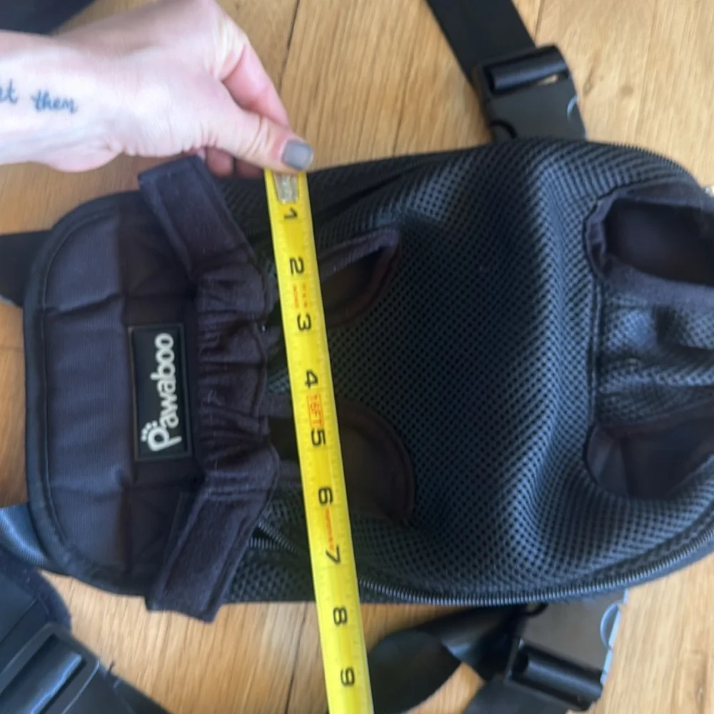 Paw-a-Boo Pet Carrier. Like New Condition. Size Medium